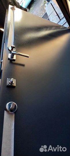 Дверь входная металлическая новая