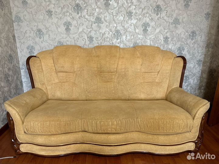 Мягкая мебель диван и 2 кресла б/у