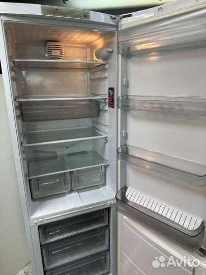 Холодильник Hotpoint Ariston