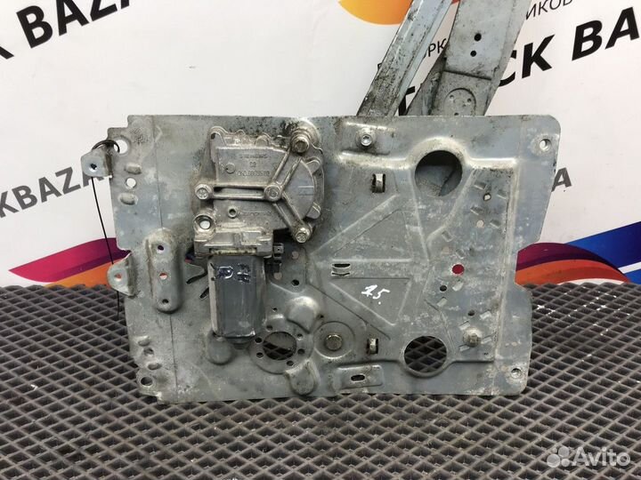 Стеклоподъемник электрический правый