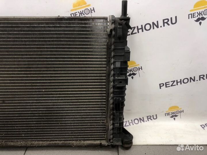 Радиатор охлаждения Ford Focus хэтчбек 5 дв. 1.6