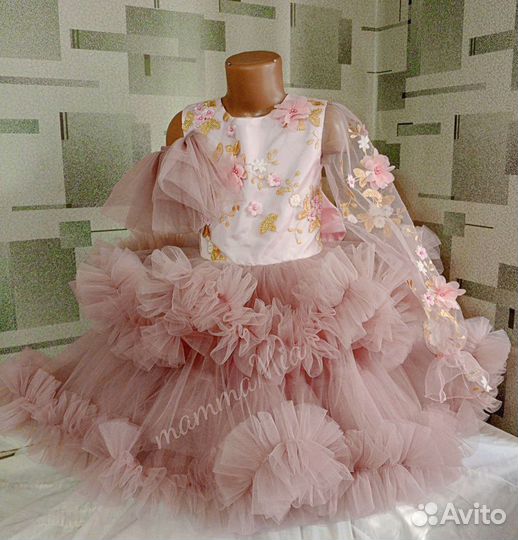 Пудровое платье очень пышное на выпускной