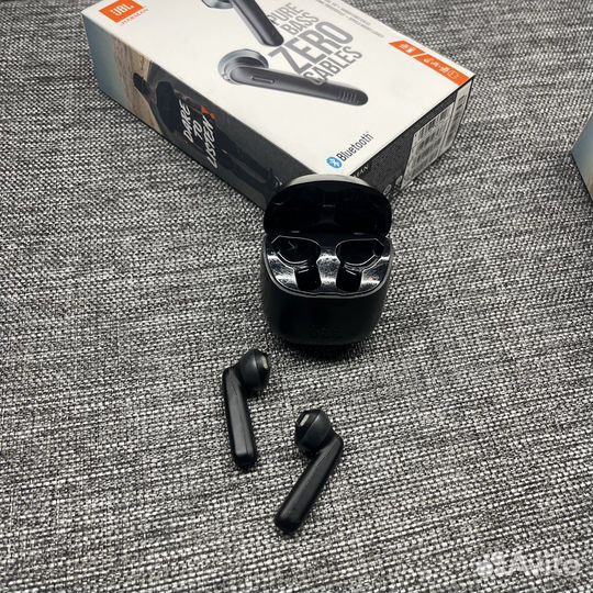 Беспроводные наушники JBL Tune 220 TWS чёрные б/у