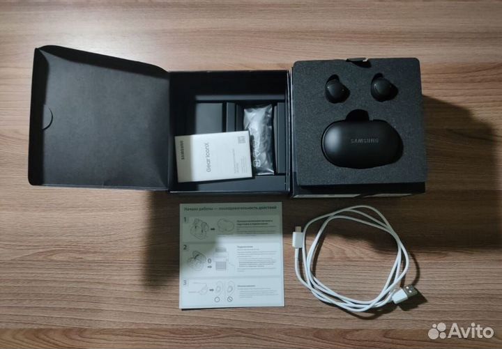 Беспроводные наушники samsung Gear IconX