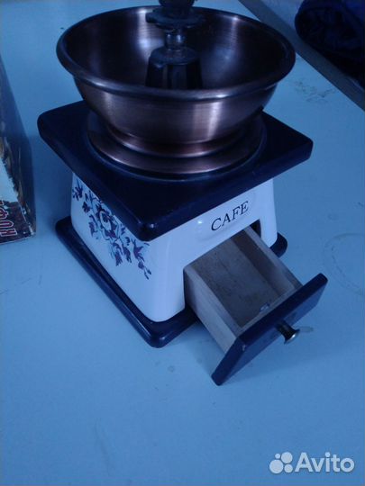 Кофемолка ручная. Медная