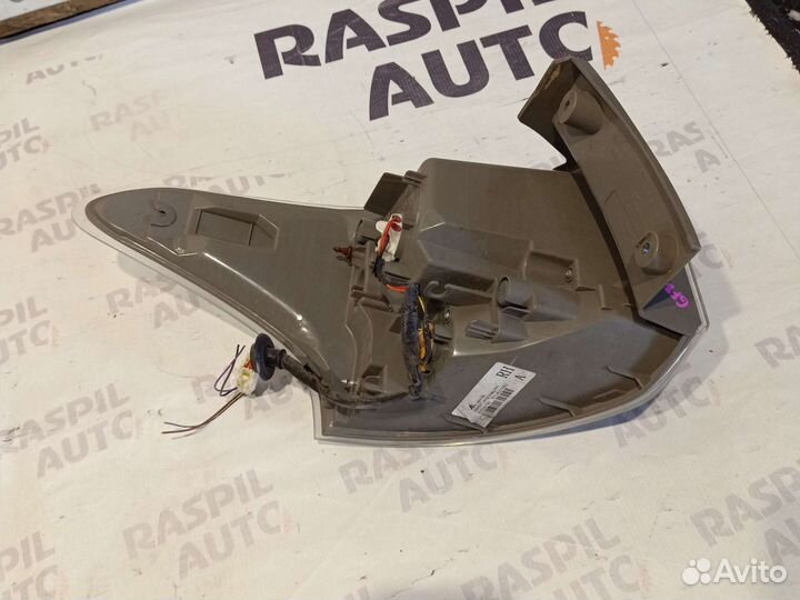 Фонарь задний правый Mitsubishi Outlander 3 GF