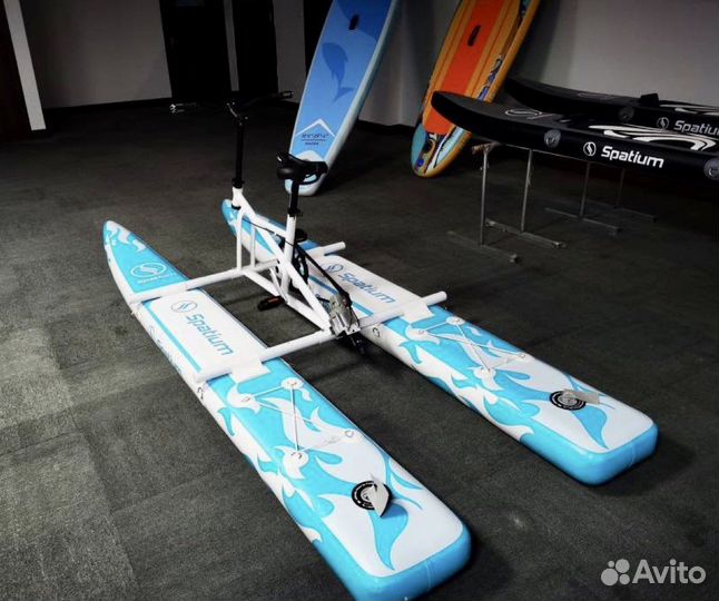 Водный велосипед на воздушных поплавках