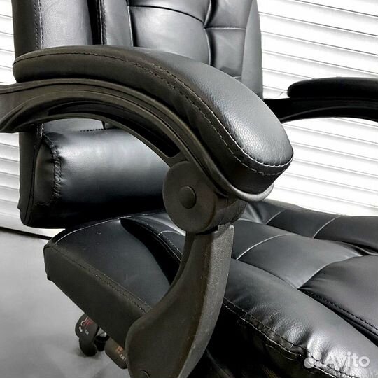 Компьютерное кресло руководителя