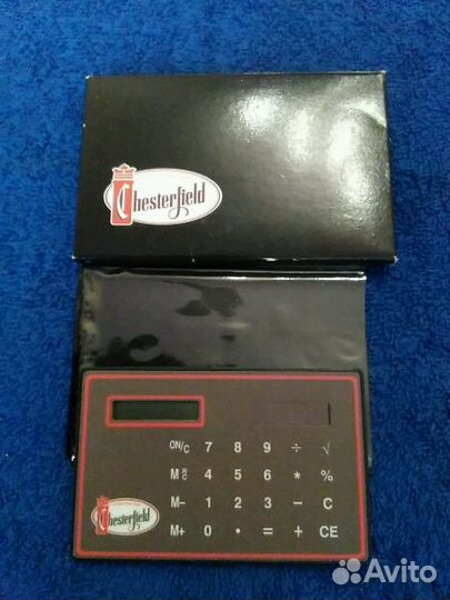 Зажигалки, ручка, калькулятор и брелок