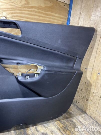 Обшивка передней правой двери VW Passat B6 79076