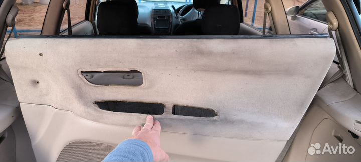 Обшивка двери Тойота Гая