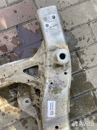 Подушка двигателя mercedes GLC 200