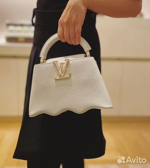 Сумка женская Louis Vuitton Capucines MM Bag с зол