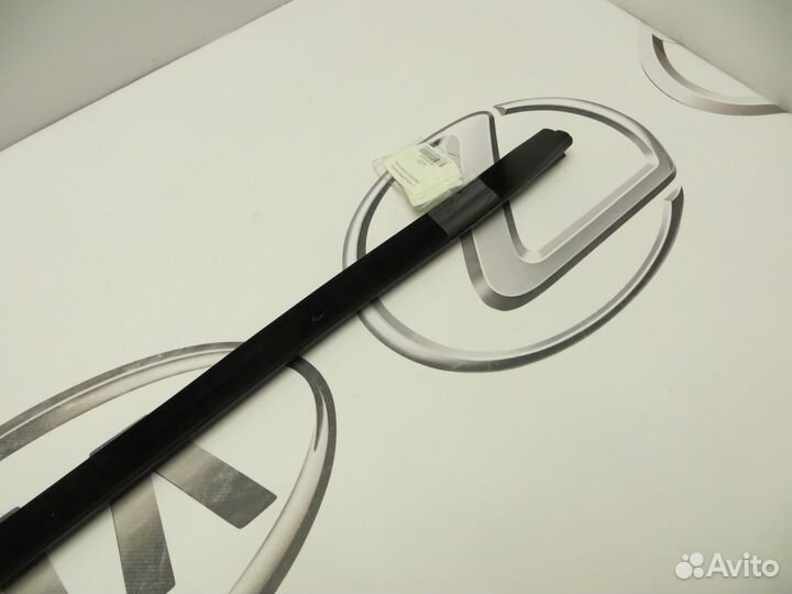 Уплотнитель стекла двери передний правый Tucson 3