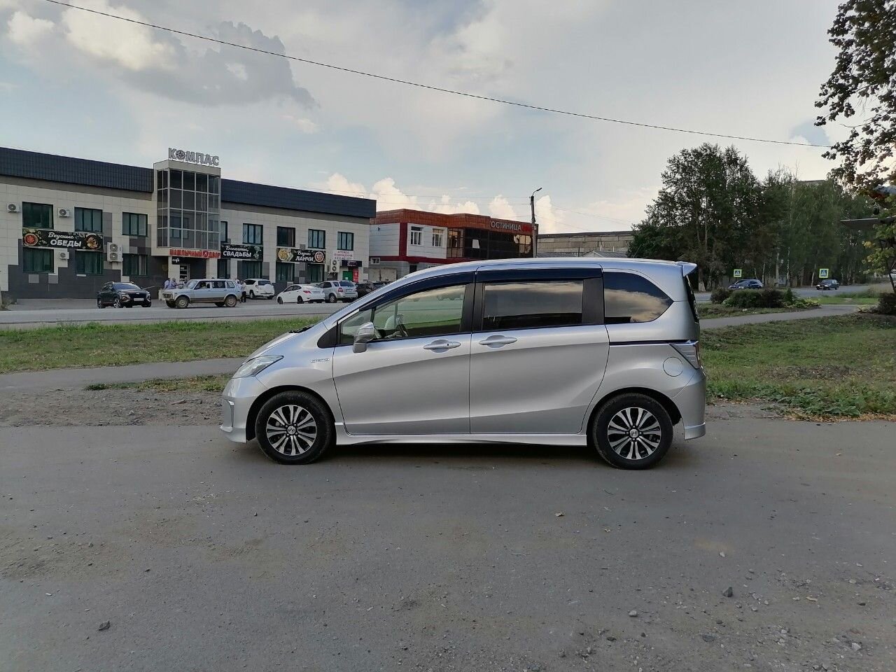 Honda Freed: фото владельца