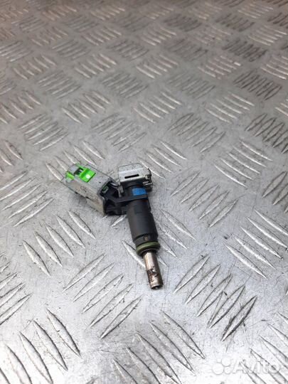 Форсунка Opel Astra 1.6 A16XER 2011