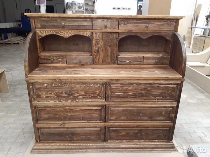 Мастер по изготовлению мебели из массива дерева