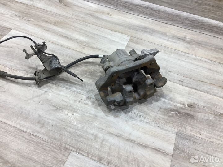 Суппорт передний правый BMW 3 F30 E90 / X1 E84