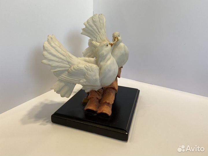 Статуэтка голуби пара голубей