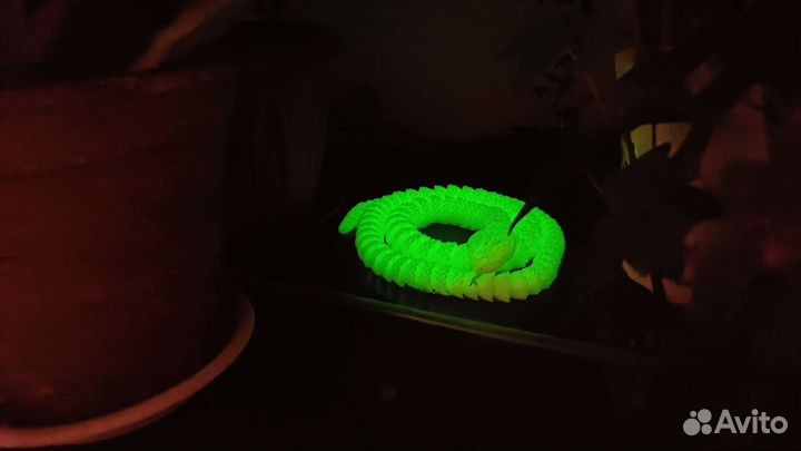 Змея подвижная люминесценция игрушка гадюка
