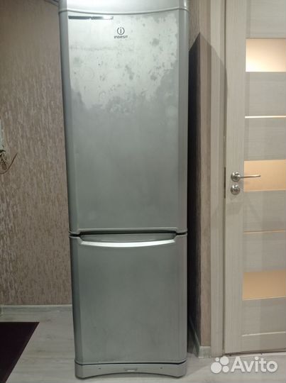 Холодильник indesit