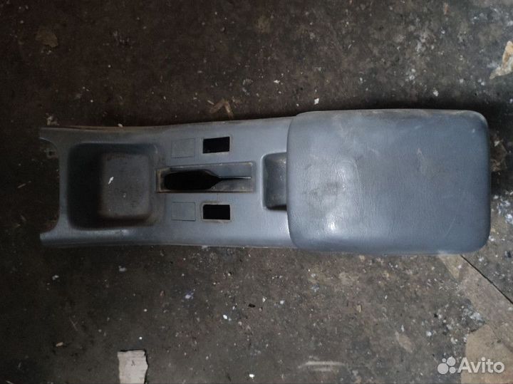 Подлокотник Toyota Camry 10 1991-1996