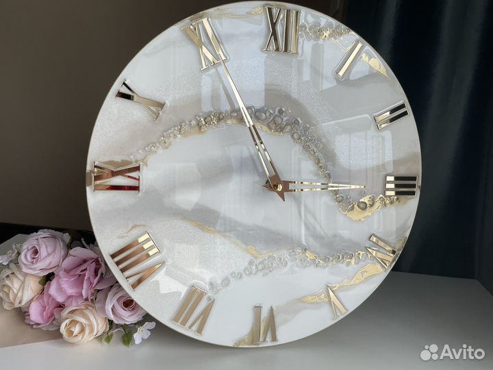 Часы в в ассортименте из эпоксидной смолы в наличи