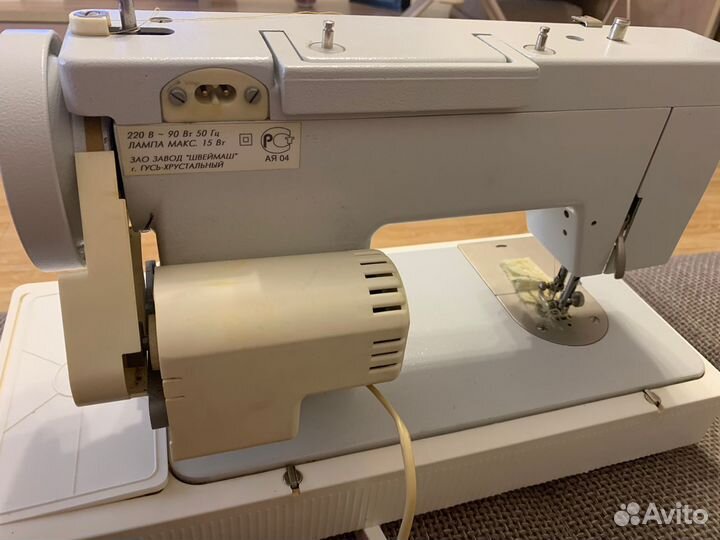 Швейная машинка с ножным электроприводом
