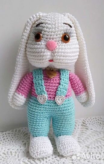 Зайцы - вязаные крючком. Размер игрушек - 16 см