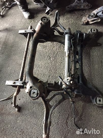 Подрамник Volkswagen Touareg