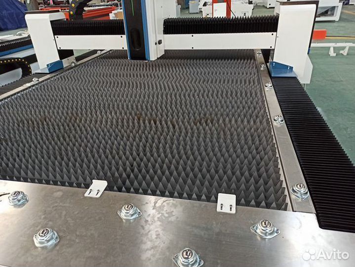 Оптоволоконный лазерный станок 1530B (1500W)