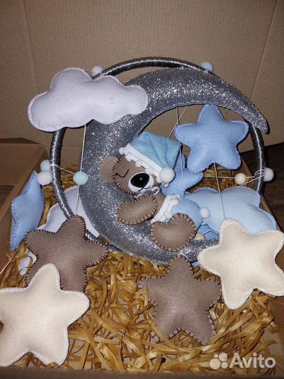 Мобиль на кроватку из фетра