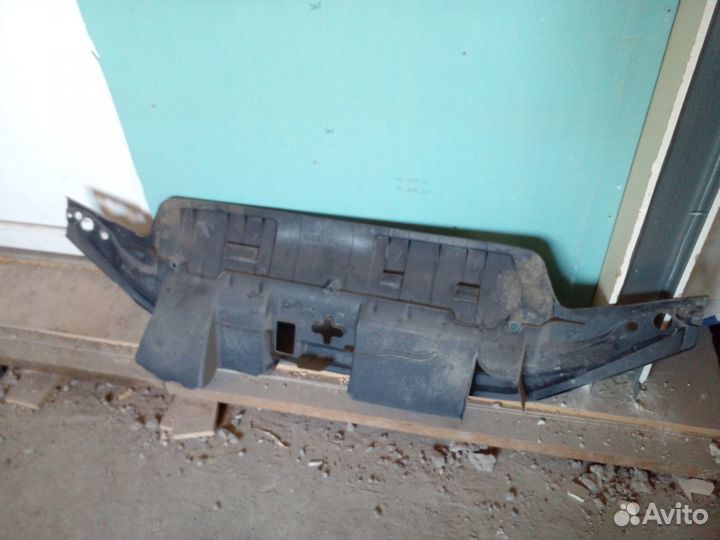 Накладка замка капота Toyota Land Cruiser 200 2013