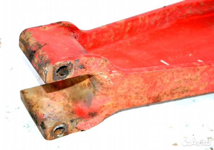 Кронштейн реактивной тяги, ведущего моста,левый vo