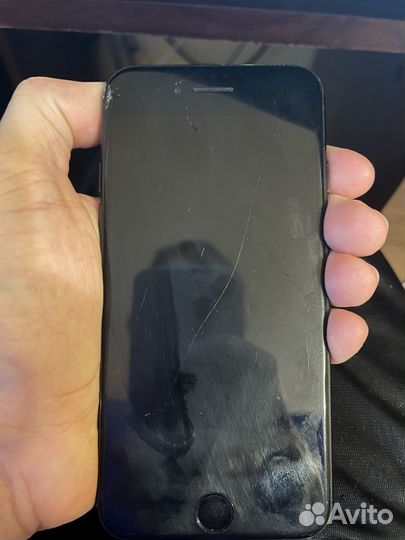 iPhone SE, 64 ГБ
