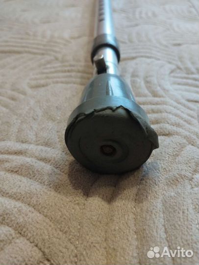 Костыль с опорой под локоть