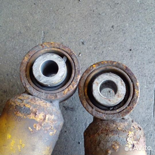 Стойка subaru legacy BL5 Б.Н