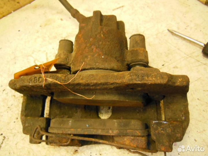 Суппорт передний левый Ford Mondeo