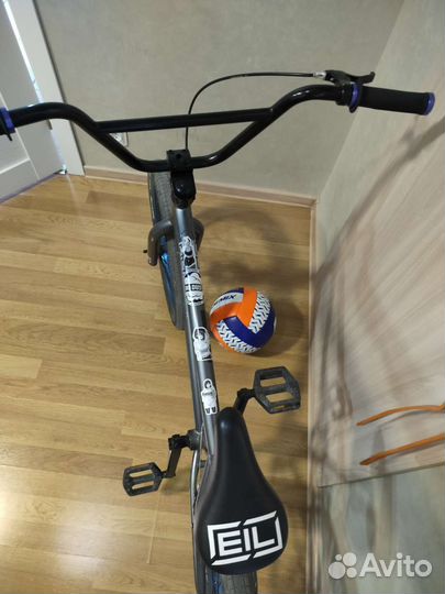 Трюковой велосипед BMX