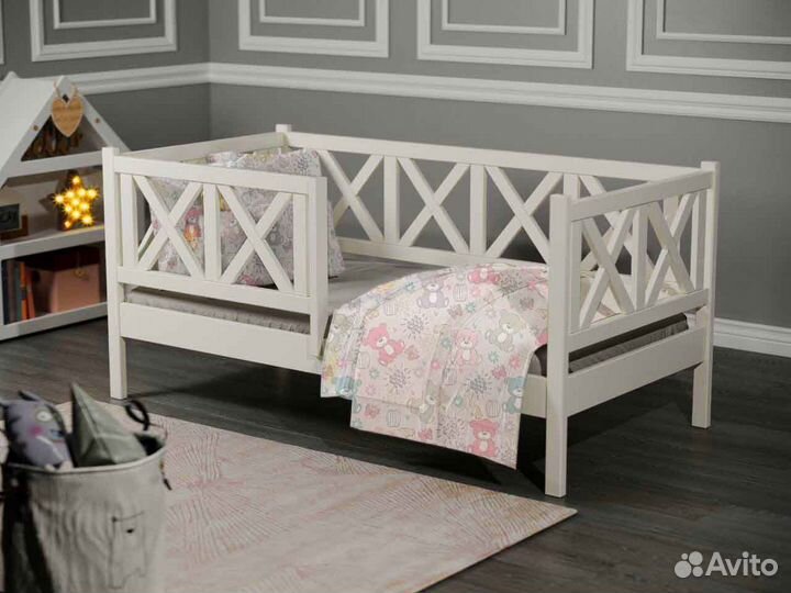 Кроватка от 2х лет софа из натурального дерева с б