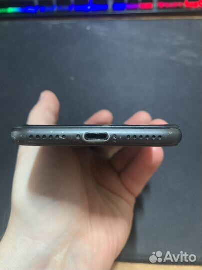 Телефон iPhone 8 64 gb