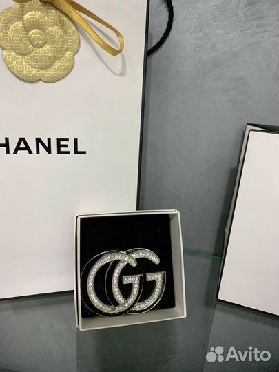 Брошь Guccj
