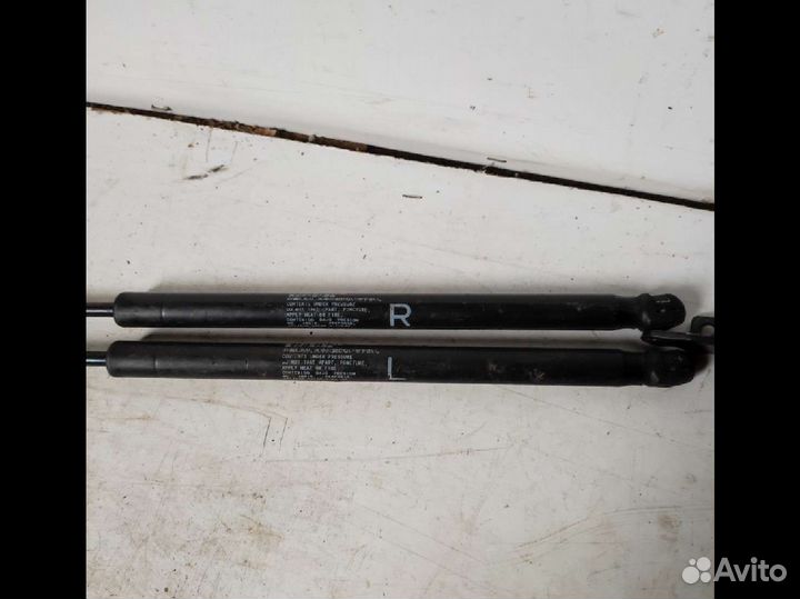 Амортизатор багажника L-R Mitsubishi Outlander XL