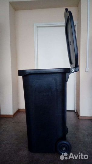 Мусорный бак 250 л. Пластиковый на калëсах