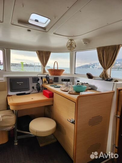 Морские прогулки яхта