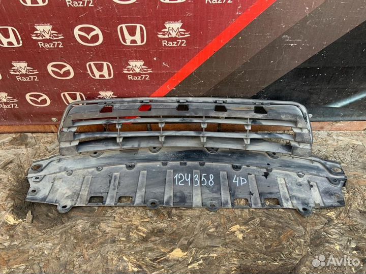 Решетка в бампер центральная Honda Civic FD (4D) 2