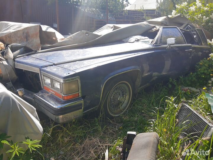 Cadillac Fleetwood Brougham 1986 : салон