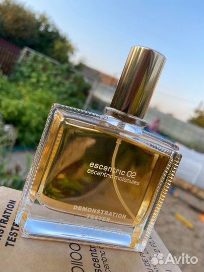 Escentric Molecules - Molecule 02