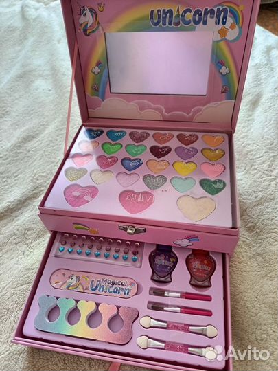 Набор детской косметики в чемодане