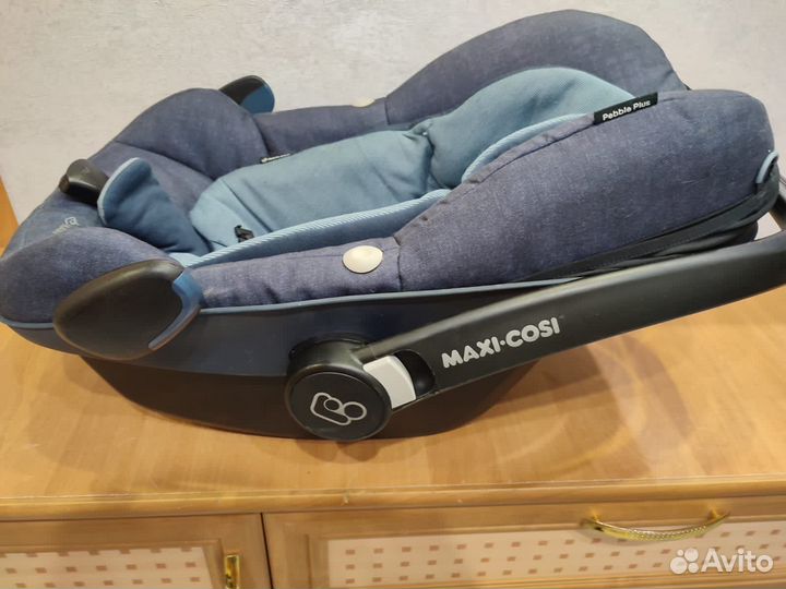 Maxi cosi pebble plus вместе с базой
